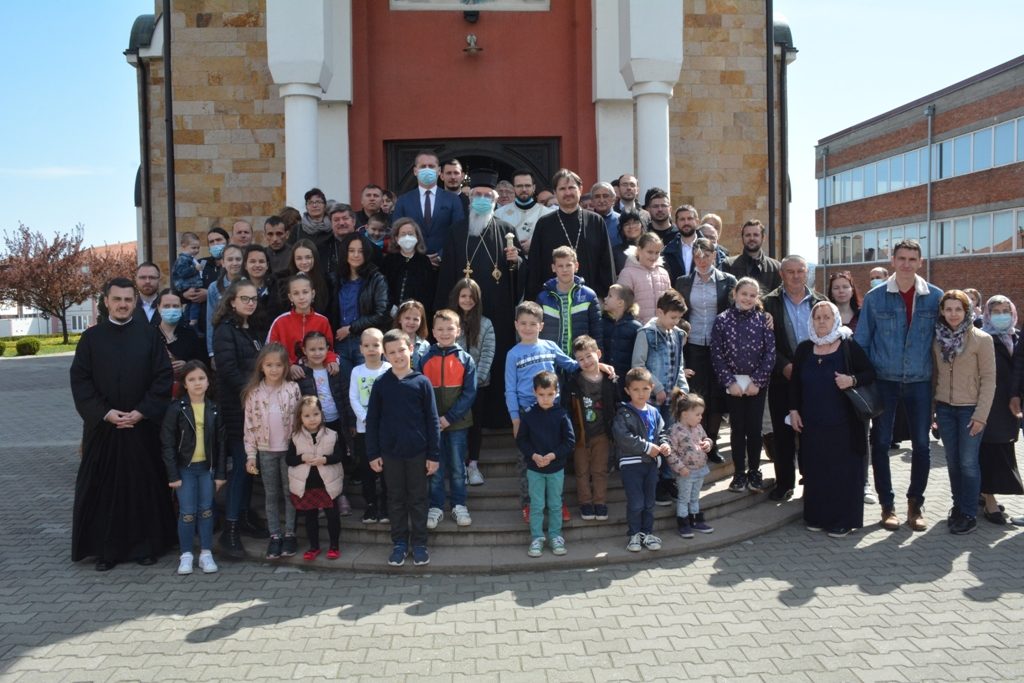 Владика Јован богослужио у храму Светог Саве у Крагујевцу