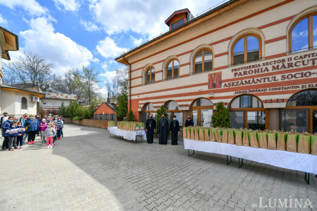 Daruri oferite de o parohie din Capitală copiilor nevoiaşi