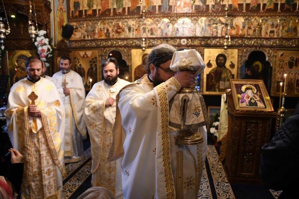 Hram cu „Liturghia tăcerii” în schitul unde Sf. Pahomie a căutat liniștea și unde a vărsat multe lacrimi