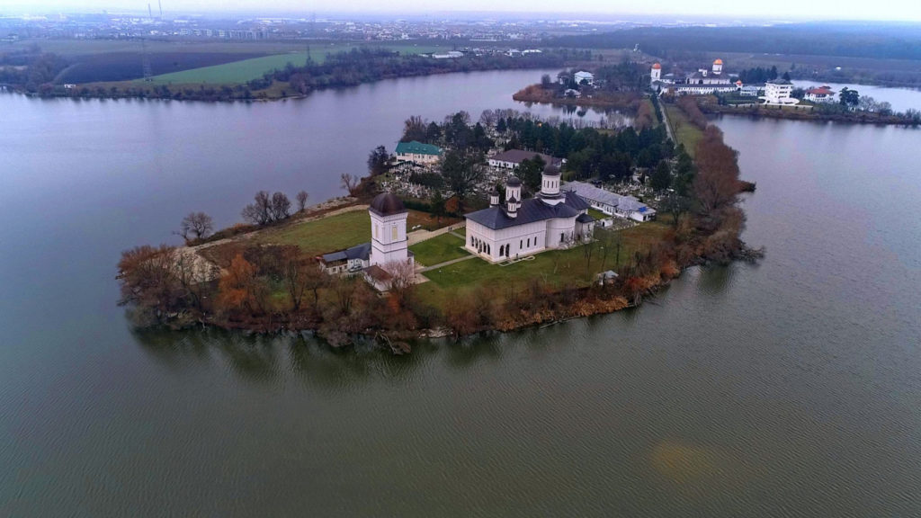 Istorie, credinţă şi înnoire în Lavra Sfântului Calinic