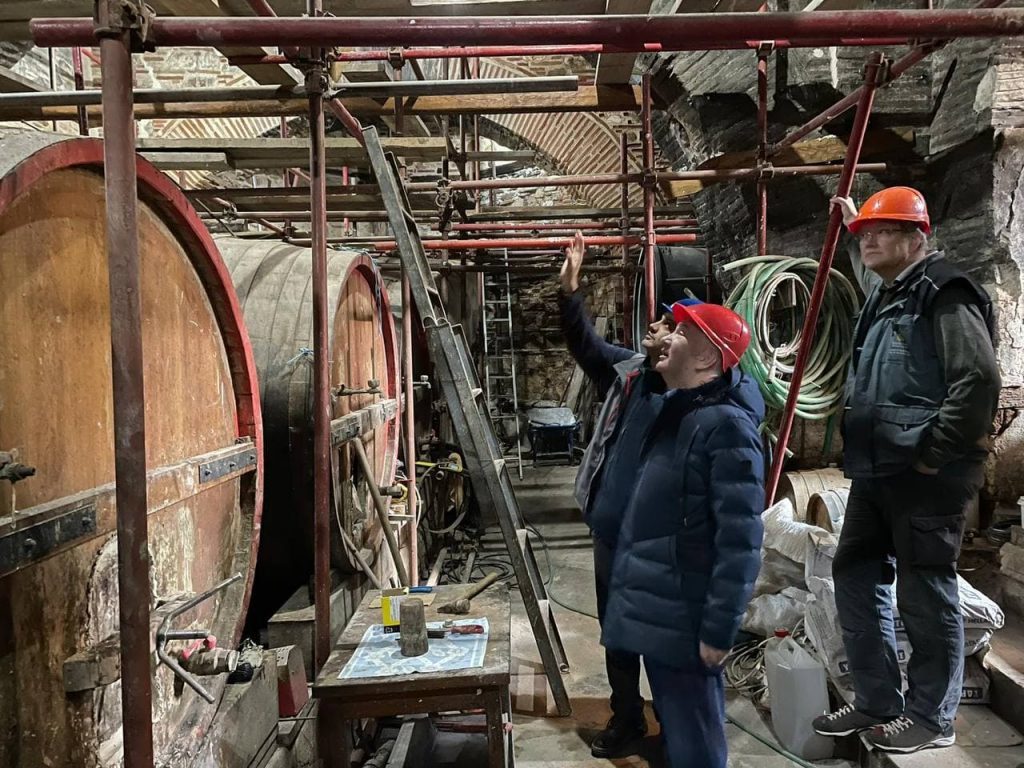 Сръбската държава подпомага възстановяването на Хилендарския манастир