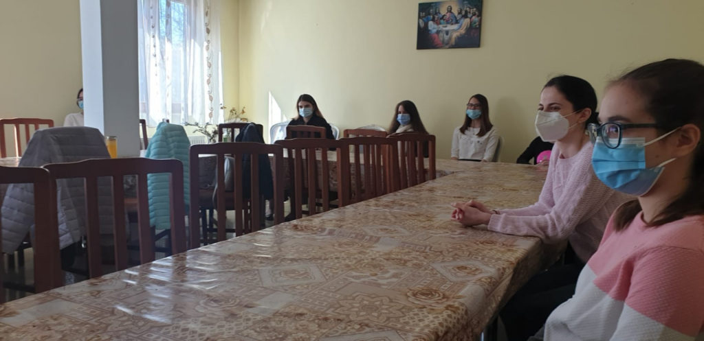 Serie de cateheze-atelier pentru tineri la o parohie bucureșteană