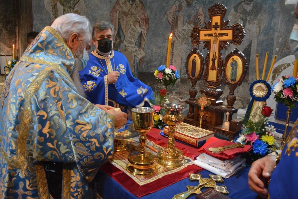 Канонска посета владике Јована Тополи