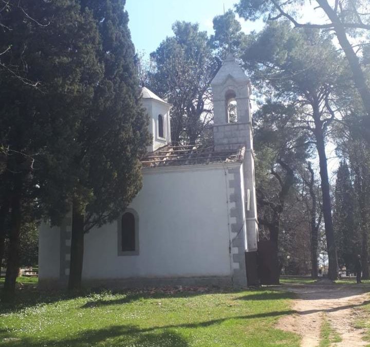 Добротвори обнављају Дворску капелу