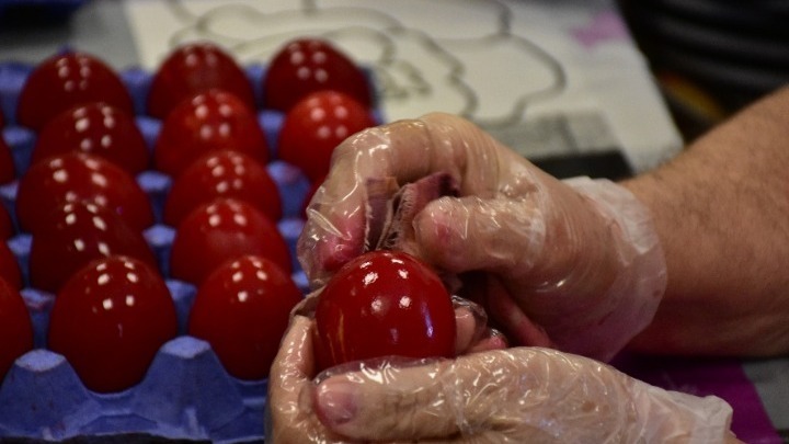 Παντζαρόφυλλα για βάψιμο των αβγών