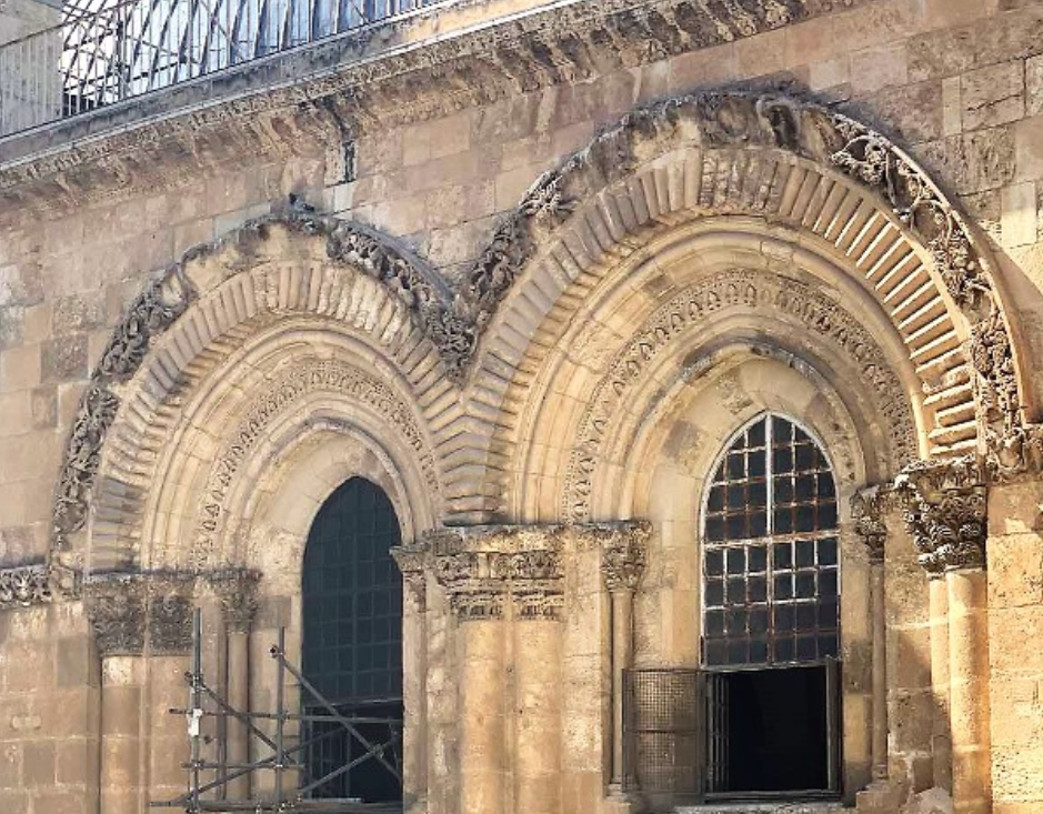 ATTEMPT BY ARMENIANS TO INSTALL RAILINGS AT THE TOP OF THE FACADE OF THE CHURCH OF THE HOLY SEPULCHRE