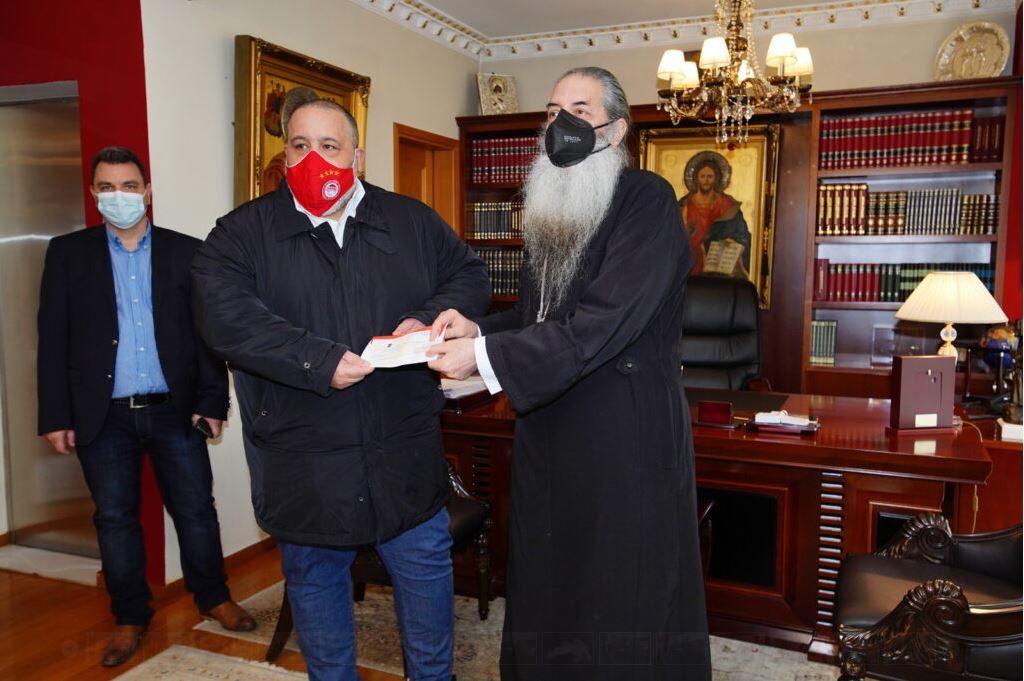 Η ΠΑΕ Ολυμπιακός ενίσχυσε το φιλόπτωχο της Μητρόπολης Πειραιά