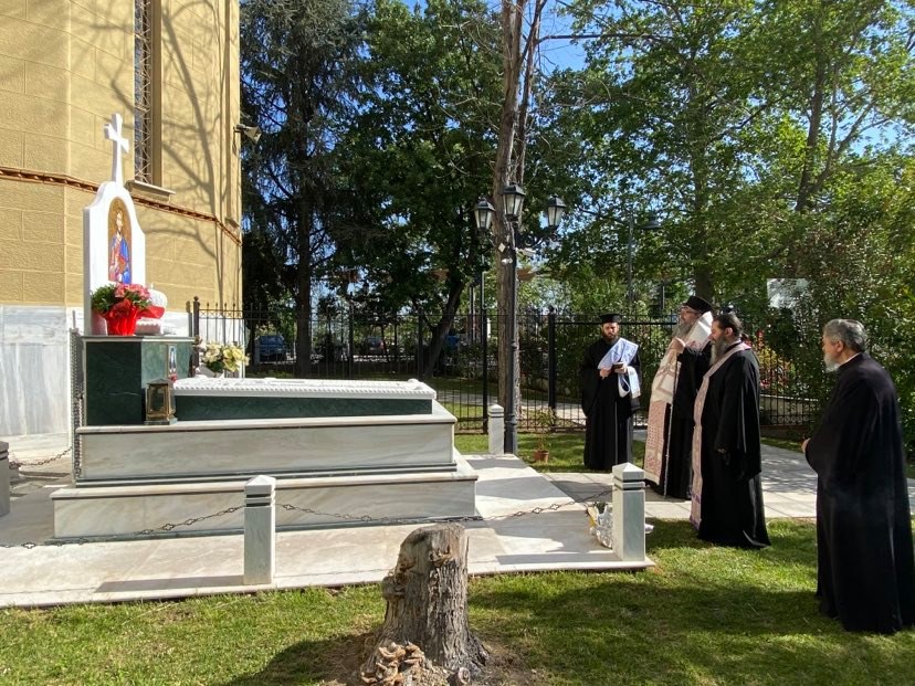 Τρισάγιο στους προκατόχους του τέλεσε ο Μητροπολίτης Λαρίσης