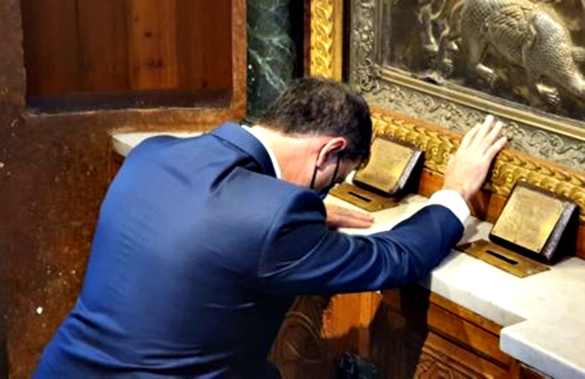 Η ΦΩΤΟΓΡΑΦΙΑ ΤΗΣ ΗΜΕΡΑΣ: Η μετάνοια του Υπουργού