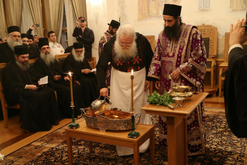 Η τελετή του Νιπτήρος στην Ι.Μ.Μ. Βατοπαιδίου (ΒΙΝΤΕΟ)