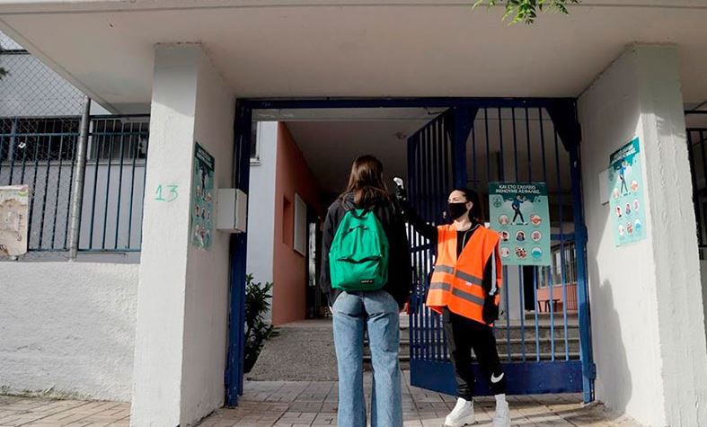 High schools open around Greece with precautions