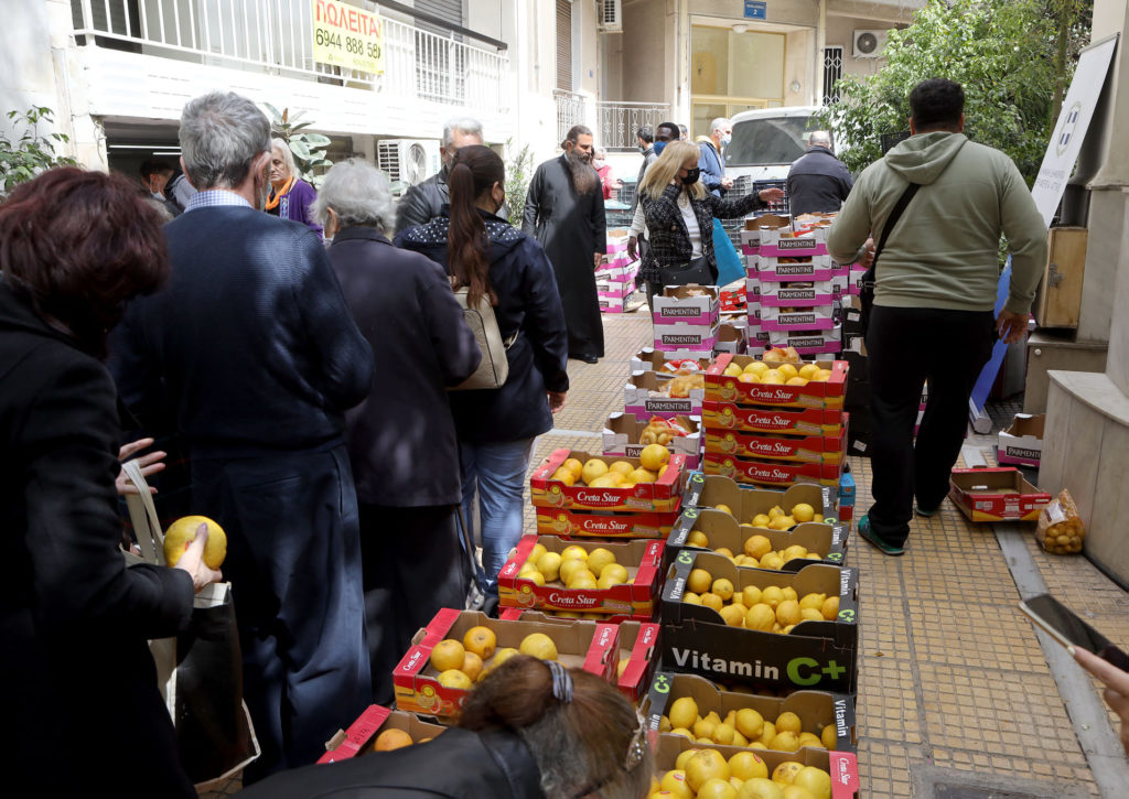 Διανομή δεμάτων ενόψει Πάσχα στον Άγιο Δημήτριο Κυψέλης