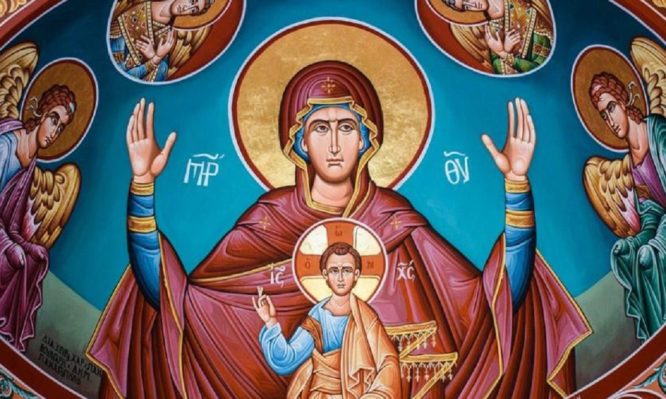 Διπλοί χαιρετισμοί λόγω μέτρων στη Μητρόπολη Σύρου