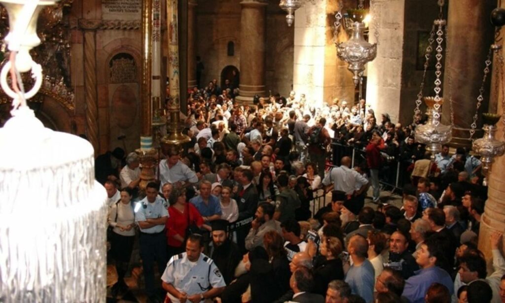 Ντοκουμέντο: Η τελετή του Αγίου Φωτός στον Πανάγιο Τάφο (βίντεο)