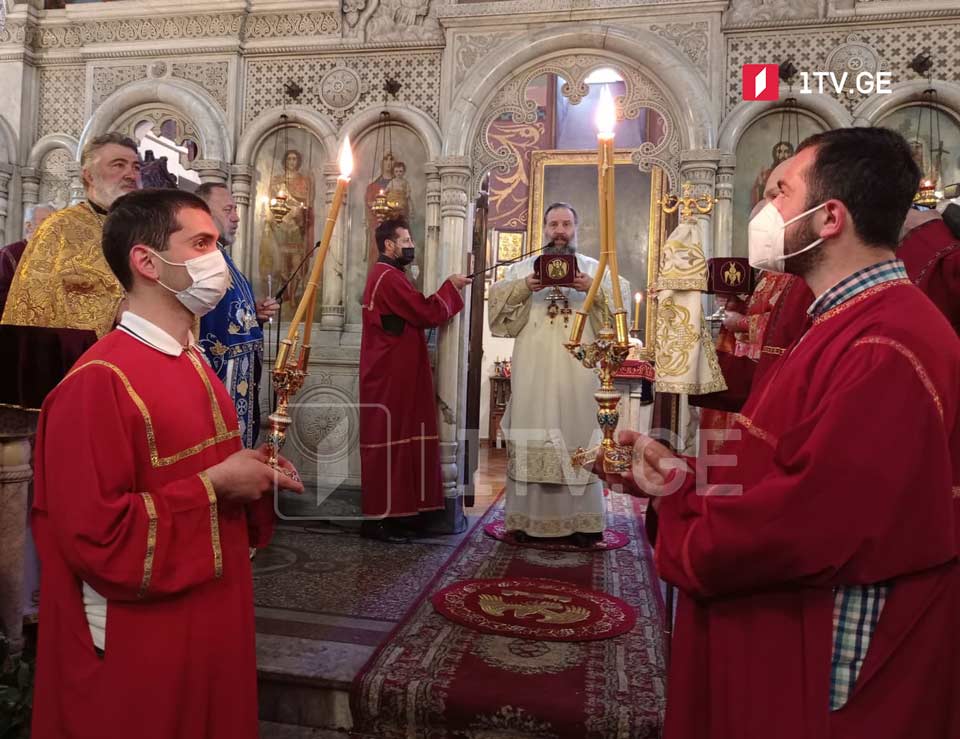 ქაშვეთის ეკლესიაში გიორგობის დღესასწაულთან დაკავშირებული ღვთისმსახურება მიმდინარეობს