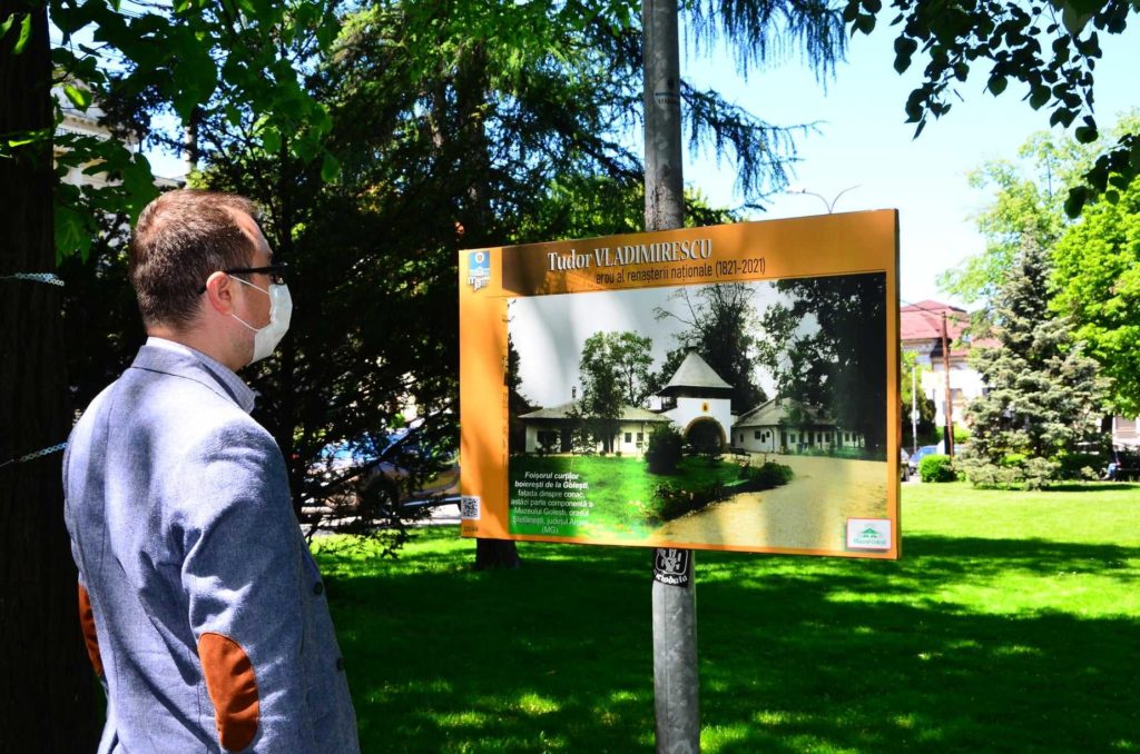 Grădina Publică din Piteşti găzduieşte o expoziţie de fotografie dedicată lui Tudor Vladimirescu