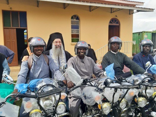 Νέο σχολείο και πίκι-πίκι στην Μπουκόμπα Τανζανίας