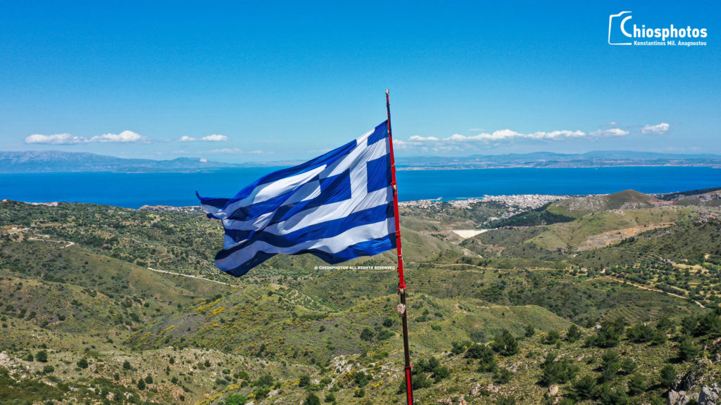 Ύψωση γιγαντιαίας Σημαίας στην επέτειο των Σφαγών της Χίου (ΒΙΝΤΕΟ)