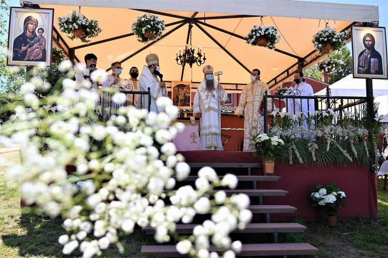 Peste o sută de mii de copii români au fost botezați în Italia de la întronizarea primului episcop: Retrospectivă