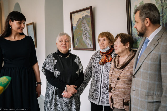 В БОЛЬНИЦЕ СВЯТИТЕЛЯ АЛЕКСИЯ ОТКРЫЛАСЬ ВЫСТАВКА КАРТИН ПРАВНУЧКИ ПЕРВОГО ГЛАВВРАЧА БОЛЬНИЦЫ