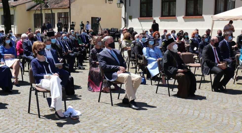 Ziua regalităţii, la Săvârşin. Arhiepiscopul Aradului a participat la festivităţi