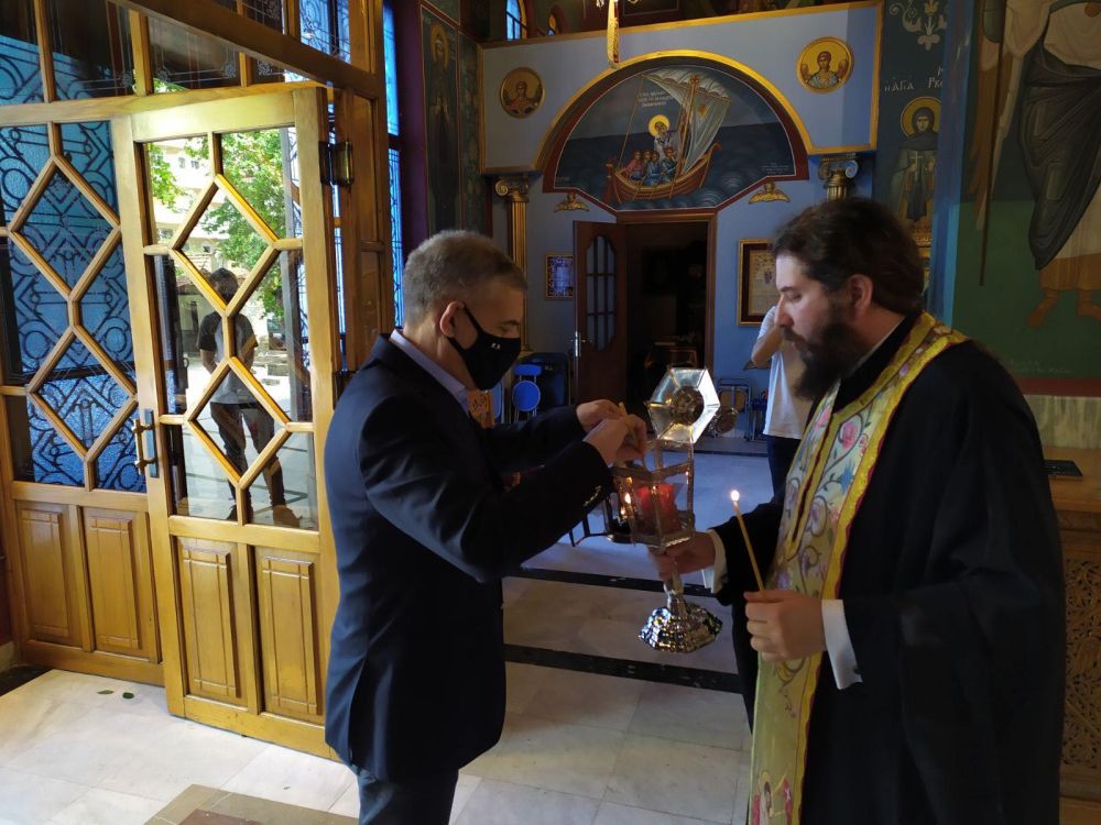 Το Άγιο Φως στον Άγιο Νικόλαο Λαρίσης