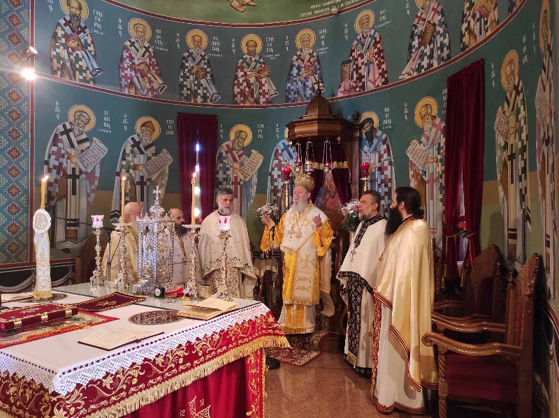 Divine Liturgy commemorates 32 saints of Evia