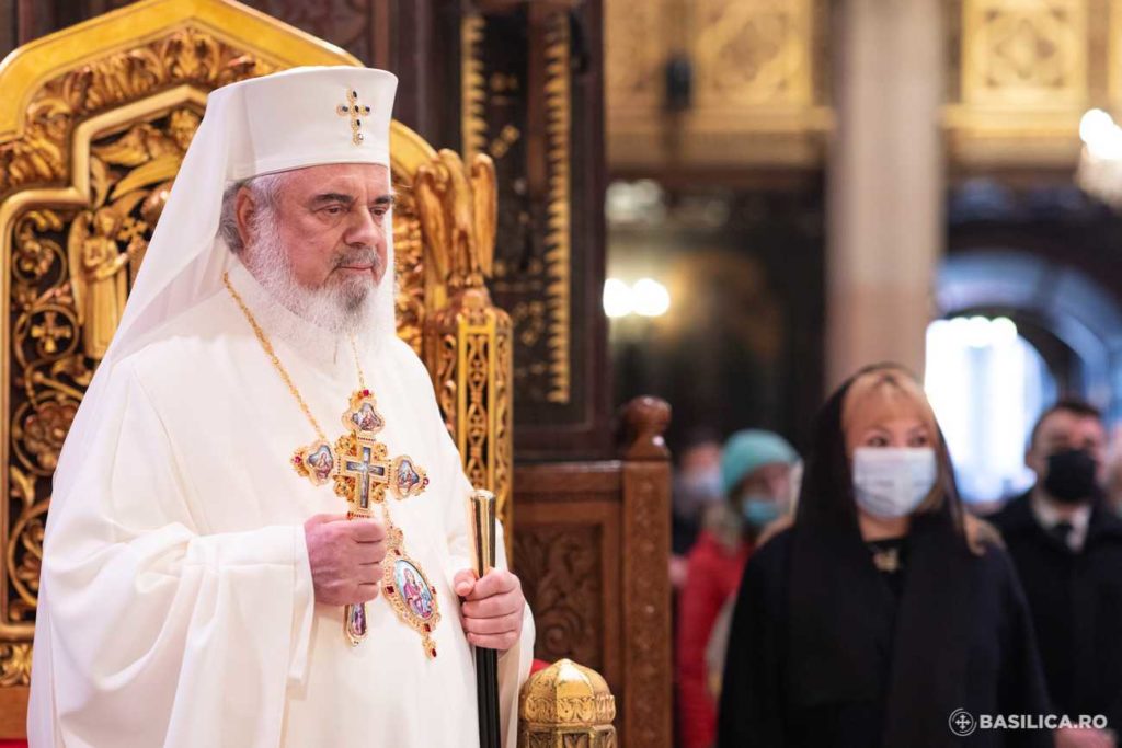 Patriarhul Daniel: Iisus Hristos iartă, vindecă şi ridică pe cel bolnav