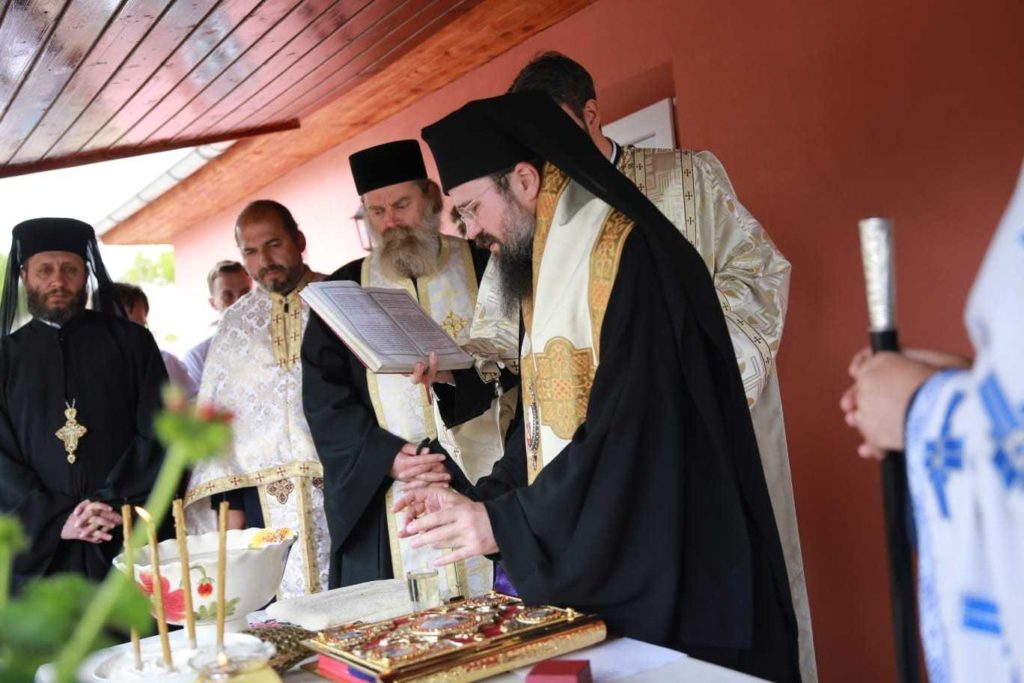 A fost sfinţită pictura restaurată a bisericii Cărămidarii de Jos