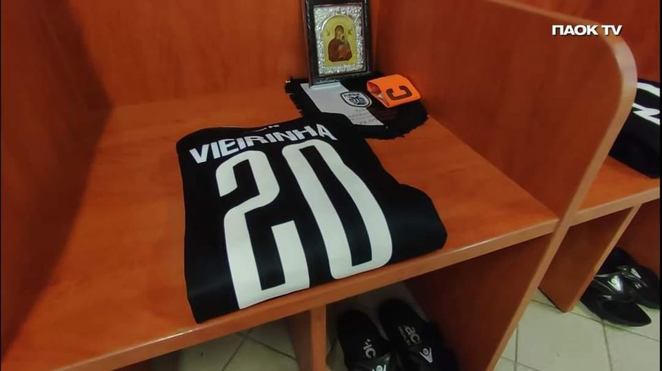 Ο Βιεϊρίνια με την εικόνα της Παναγίας πριν τον Τελικό