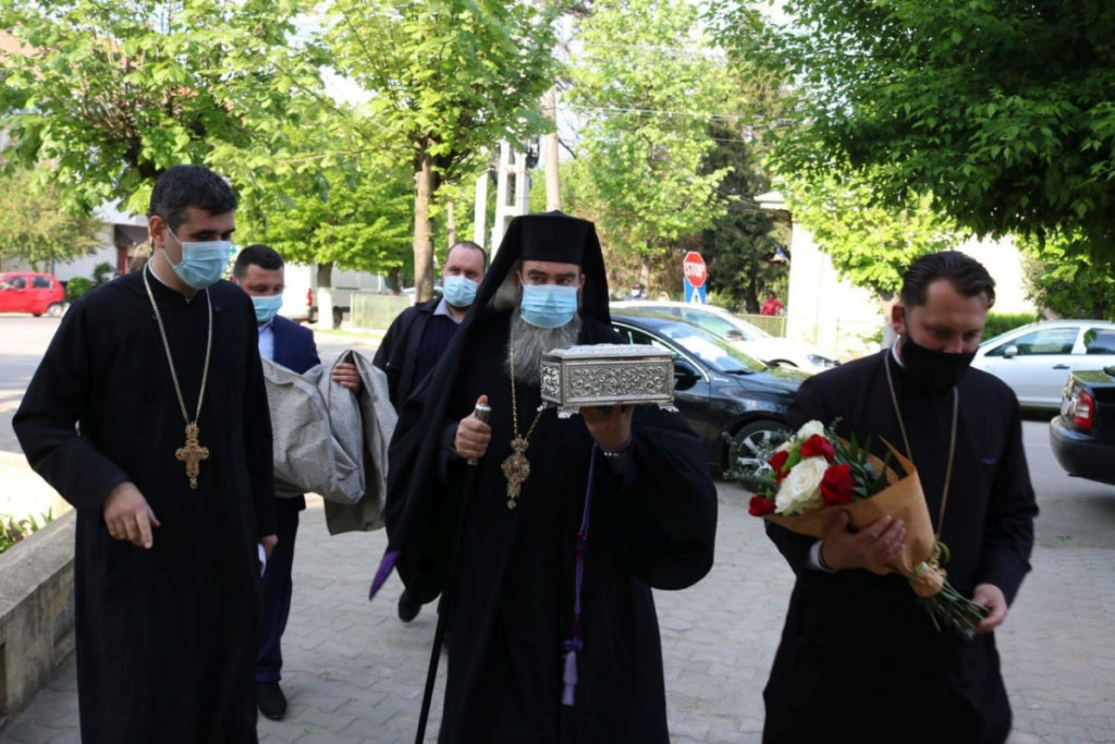 Aducerea moaştelor Sfântului Ierarh Nicolae la o parohie din Amara