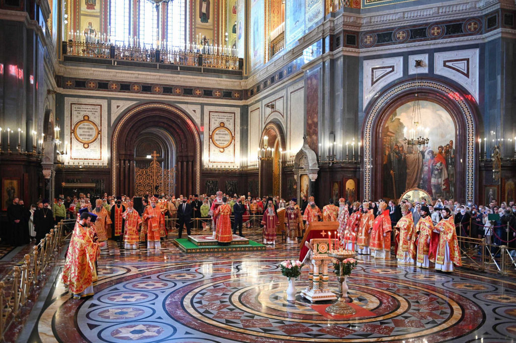 В Неделю святых жен-мироносиц Святейший Патриарх Кирилл совершил Литургию в Храме Христа Спасителя