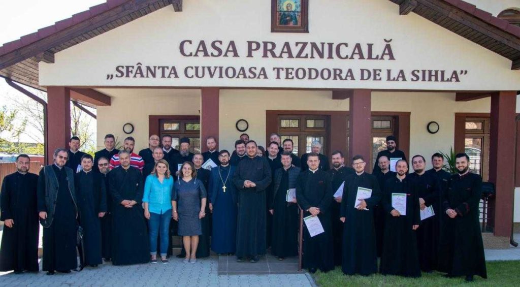 E nevoie de un sat să crești un copil: Formare pentru preoții care lucrează cu tinerii din Protoieria Bacău