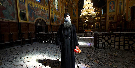 Βραβείο καλύτερης φωτογραφίας: “Ο Πατριάρχης στα συντρίμμια”