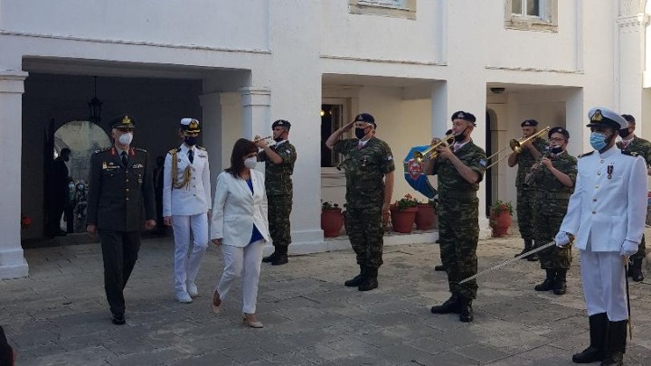 Κατέθεσε στεφάνι στον τάφο του Καποδίστρια η ΠτΔ