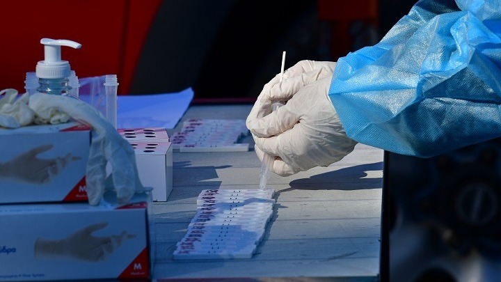 Κορωνοϊός: 907 κρούσματα, 497 διασωληνωμένοι, 30 θάνατοι