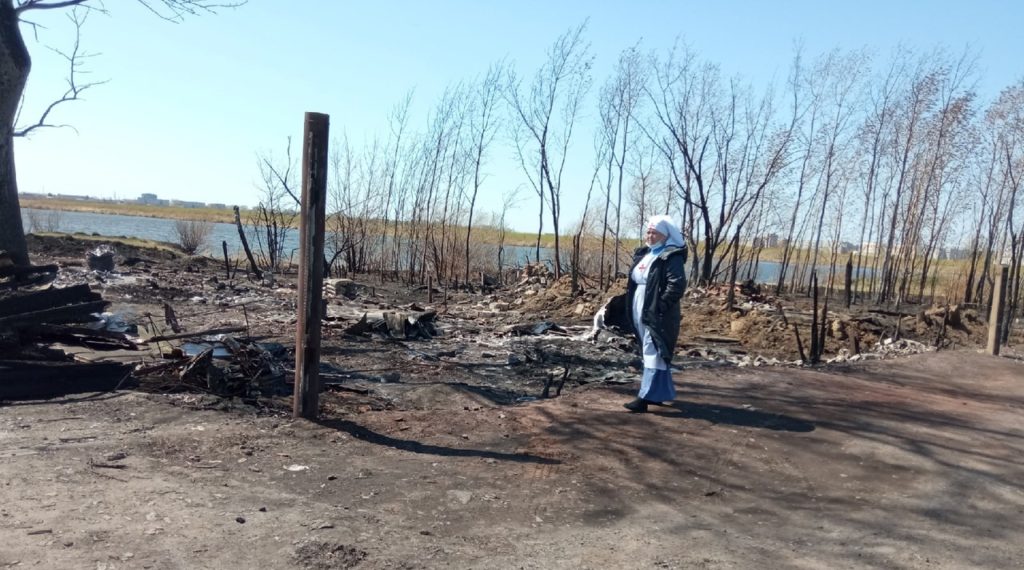 Церковь передала гуманитарную помощь пострадавшим от крупного пожара в Кургане