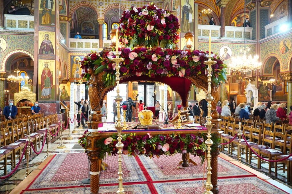 Η πρώτη Ανάσταση στον Καθεδρικό Ναό Αγίας Τριάδος Πειραιά