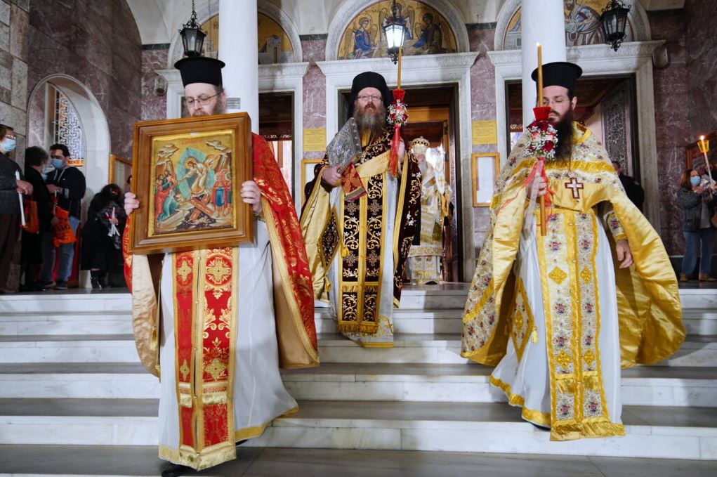 Πειραιάς: Η Παννυχίδα της Αναστάσεως στον Καθεδρικό Αγίας Τριάδος