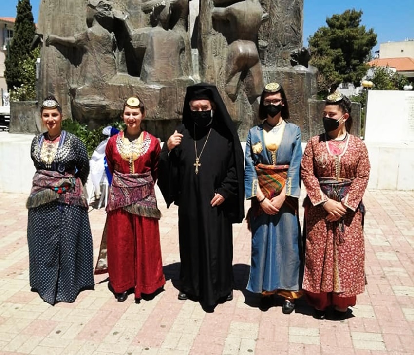 Τα 102 χρόνια στο Μνημείο Αλησμόνητων Πατρίδων στη Ν. Φιλαδέλφεια