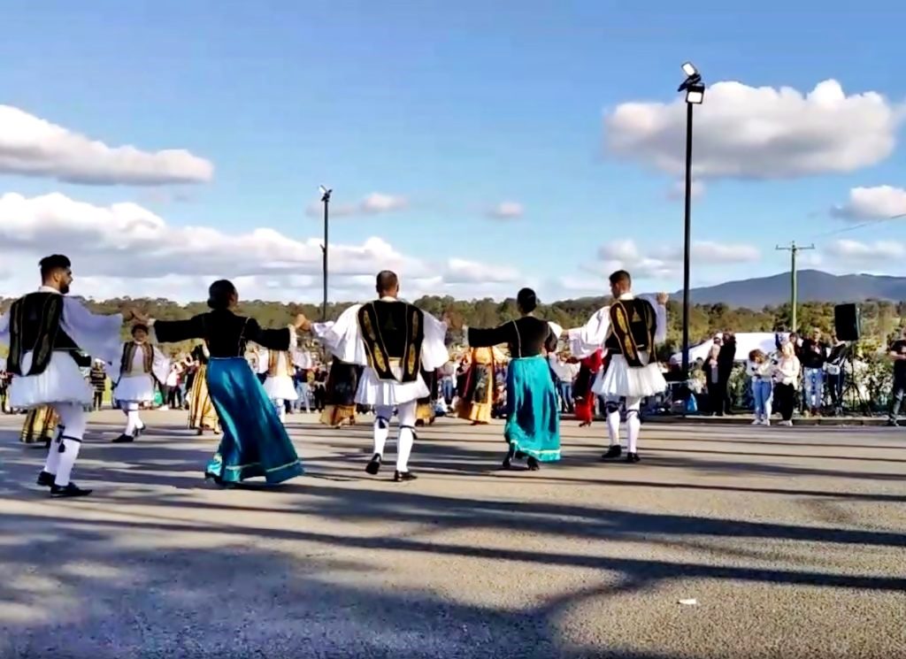 Οι Έλληνες χορεύουν και γοητεύουν την Αυστραλία (ΒΙΝΤΕΟ)