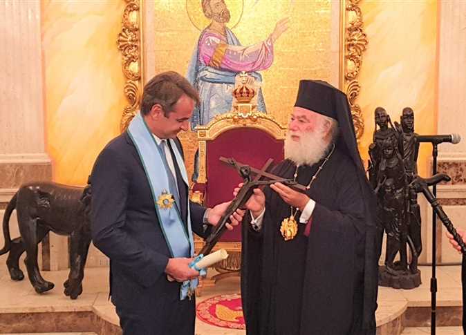 رئيس وزراء اليونان يزور «بطريركية الإسكندرية للروم» للمرة الأولى.. والبابا يمنحه الصليب الأكبر (صور)