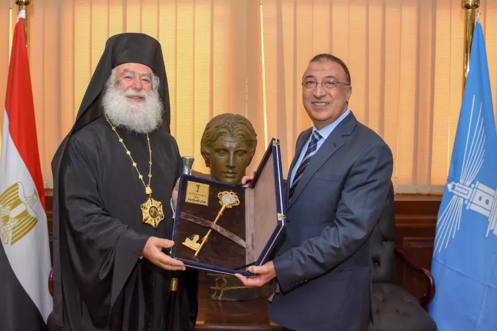 حافظ مدينة الإسكندرية يستقبل البابا ثيودروس