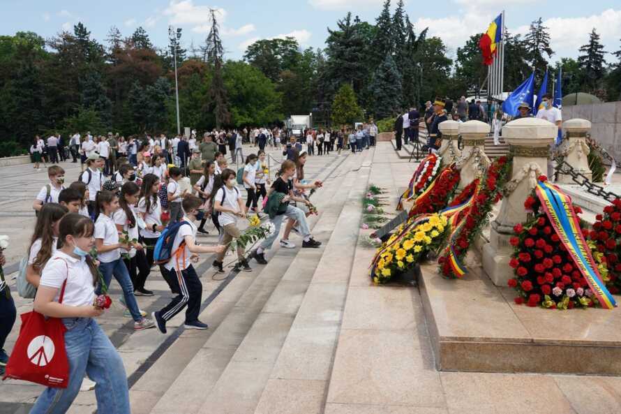 Οι μαθητές από το Κατηχητικό τίμησαν τους Ρουμάνους Ήρωες