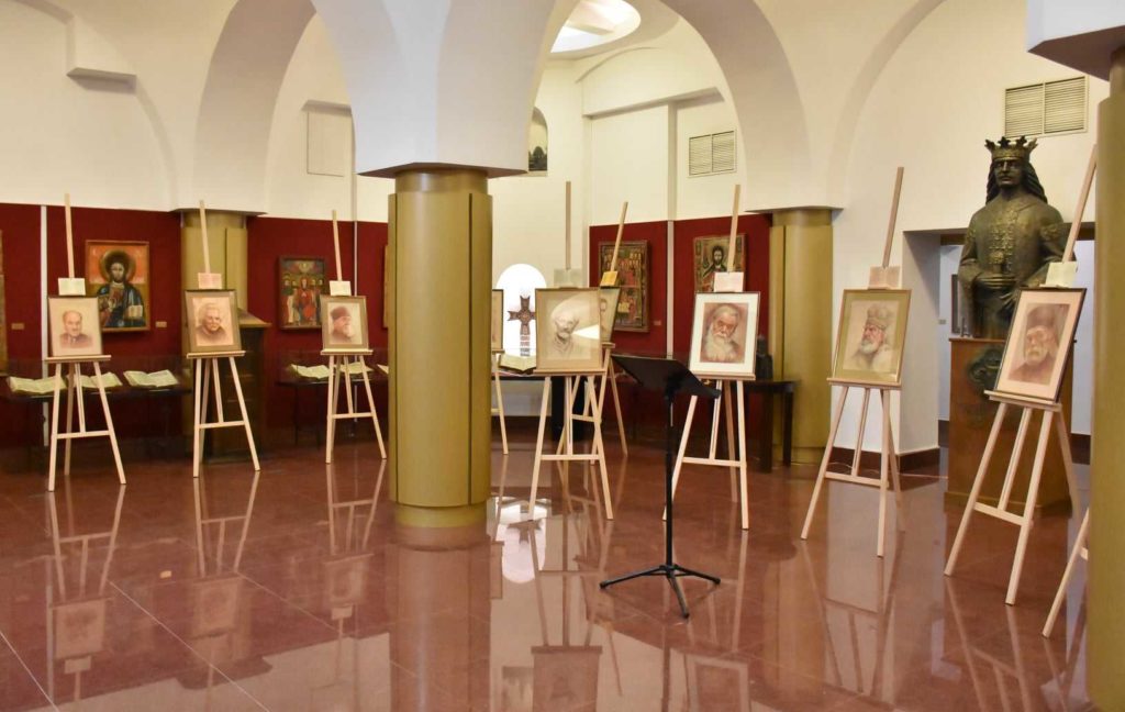 Chipuri ale sfințeniei”, la Muzeul Mitropoliei Clujului. Expoziția de grafică poate fi vizitată până în 3 iulie