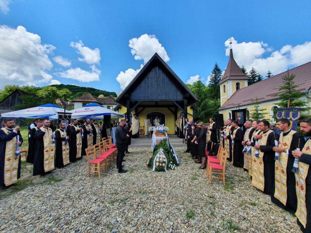 Preotul plecat la Domnul la 34 de ani a fost înmormântat de Arhiepiscopul Irineu