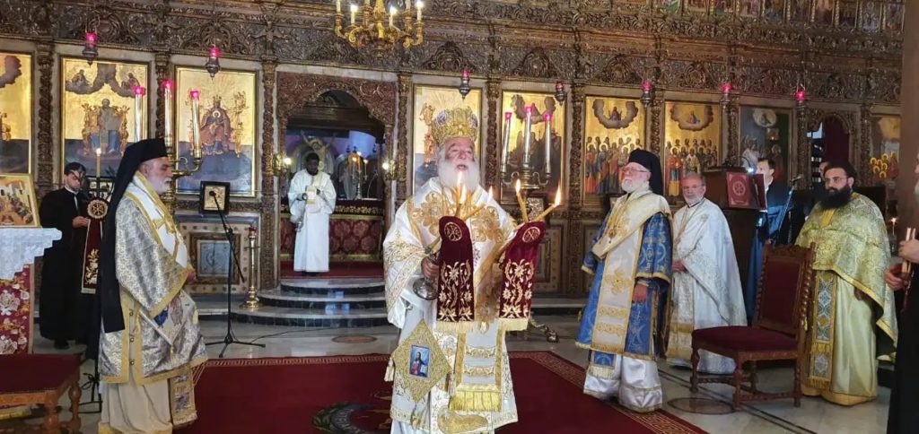 البابا ثيودروس يترأس قداس عيد العنصرة