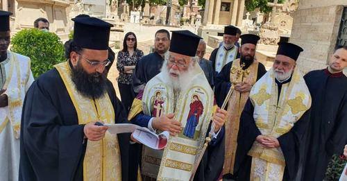 البابا ثيودروس يُصلي للراقدين في الرب