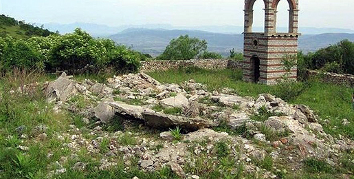 Косовска полиција спречила вернике да посете гробља и присуствују Литургији