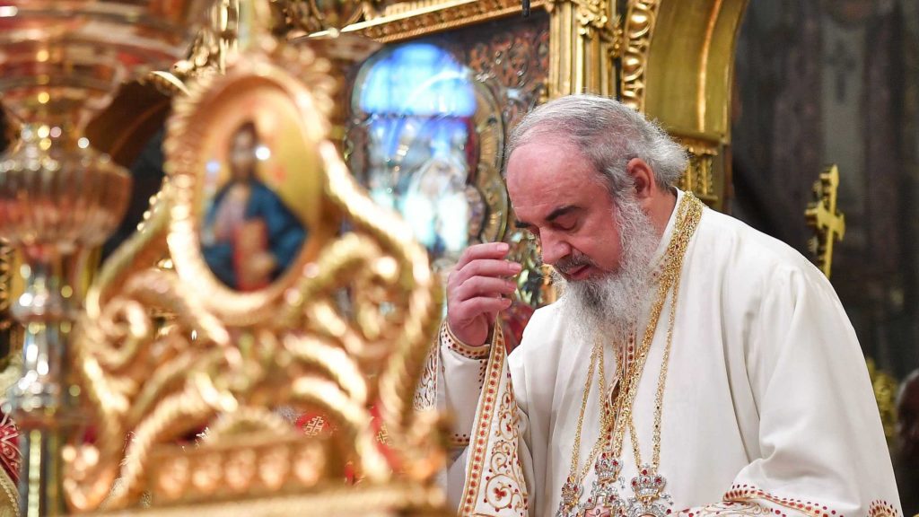 Ce înseamnă „în numele” Tatălui și al Fiului și al Sfântului Duh, explică Patriarhul Daniel